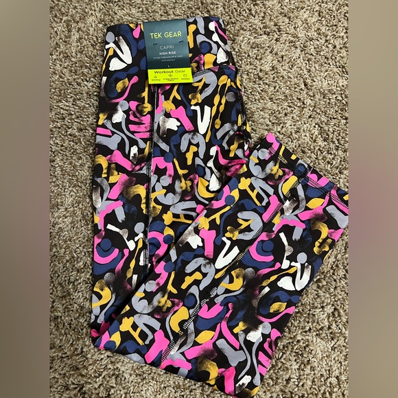 tek gear Pants - NWT Tek Gear Athletic High Waisted Capri Pants